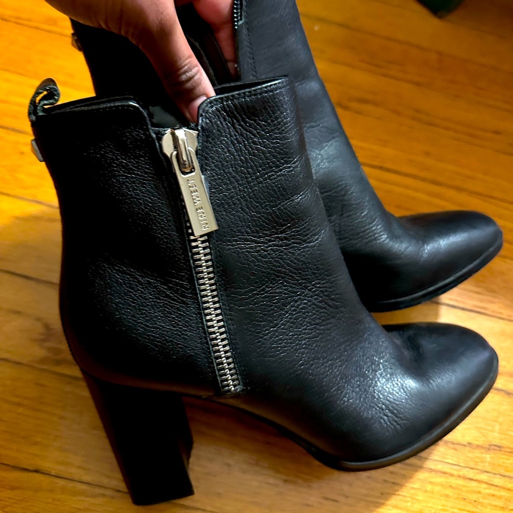 Size 8 Nine West black heeled boots